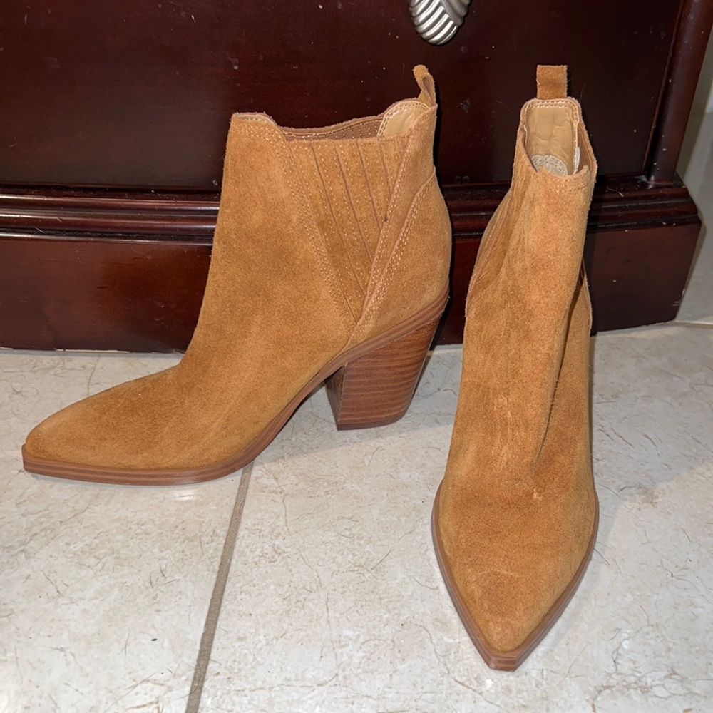 Marc Fisher Brown suede low cut cowboy boots size 6. 5M brand new condition